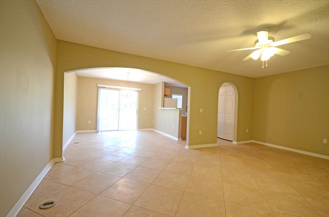813 Bent Baum Rd - Rent to Own - Living and Dining area